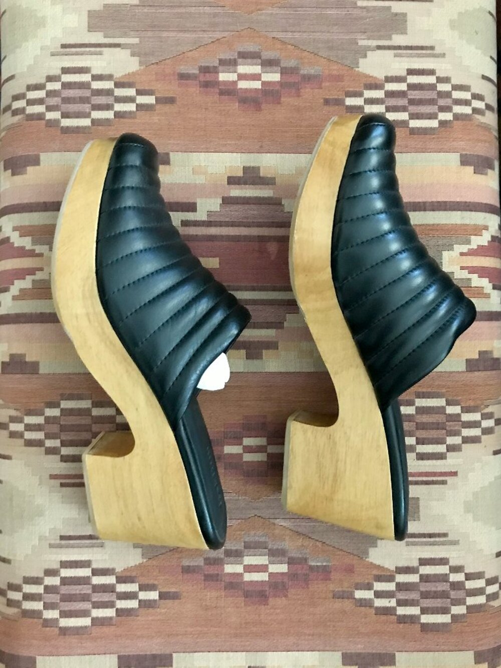Beklina Ribbed Clog Black Women’s size 10.5 (fits closer to a 9.5 or 10 imo)